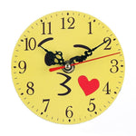 horloge murale pour enfant emoji qui fait un bisou