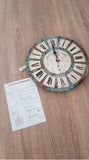 horloge murale industrielle du café de la gare Paris au style vintage et rétro avec chiffres romains quartz