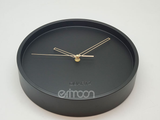 Horloge murale style scandinave et nordique avec quartz comme mécanisme sans bruit tic-tac pour installer dans un salon ou une cuisine moderne design