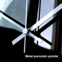 aiguilles-horloge-murale-design-contemporain-noir-et-blanc-cadran-ajoure