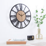 horloge murale industrielle couleur noir et bois style vintage en métal décorative pour salon