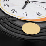 le cadran et aiguille de l'horloge murale moderne design décoratif avec un bateau