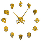 L'horloge murale 3D tête de mort or doré remplace les chiffres traditionnels par 12 crânes sculptés au style unique. Son acrylique effet miroir brillant capte la lumière pour offrir un relief spectaculaire et une touche rock chic à votre pièce. Grâce à sa fixation adhésive sans perçage et son diamètre ajustable, elle s'installe facilement sur tout type de mur.
