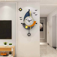 Horloge murale bateau design moderne et décoratif, style bord de mer et déco marine dans le salon