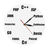 Horloge murale informatique geek fond blanc avec langages de code pour bureau de développeur