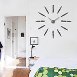 Horloge murale design stickers modèle Luna argenté, idéale pour la décoration d'une chambre à coucher.