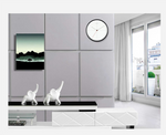 horloge murale scandinave classique noire et blanche dans le salon