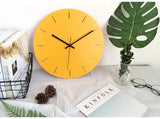 horloge murale scandinave couleur jaune pour la décoration du salon