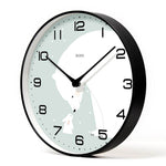 horloge murale scandinave avec ours blanc de coté