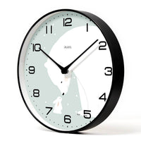 horloge murale scandinave avec ours blanc de coté