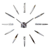Horloge murale stickers 3D effet miroir argenté avec lettres et index en traits pour salon.