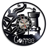 horloge murale en vinyle noir avec café moulu