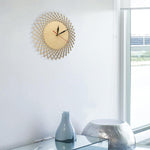 horloge scandinave en bois design dans la cuisine