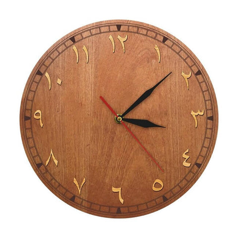 horloge murale en bois avec chiffre arabe
