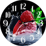 horloge murale de cuisine avec une fraise rouge comme fruit et un moteur quartz comme décoration intérieure