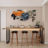 horloge murale design géante en forme de carte du monde colorée dans la cuisine