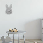 horloge murale lapin dans la chambre enfant