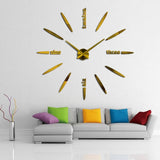 horloge_murale_design_lettre_salon_doré