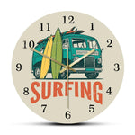 une horloge murale orignale avec planche de surf pour surfeur reef et combi de voiture pour voyage à hawaii