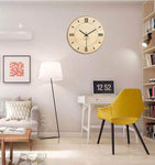 horloge_murale_scandinave_chiffre_romain_sur_le_mur