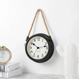 horloge murale scandinave suspendue avec cadran noir en métal pour salon
