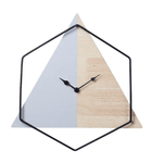 horloge murale scandinave triangulaire cadran hexagone
