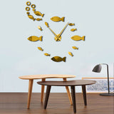 horloge murale stickers avec des poissons de forme ronde couleur doré et système à quartz pour le décoration intérieure de taille géante pour un design parfait.