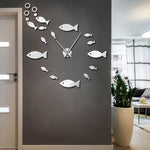 horloge murale stickers avec des poissons de forme ronde couleur grise et système à quartz pour le décoration intérieure de taille géante pour un design parfait.