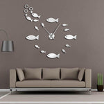 horloge murale stickers avec des poissons de forme ronde couleur grise et système à quartz pour le décoration intérieure de taille géante pour un design pour le salon.