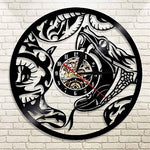 horloge murale en vinyle avec un serpent a longue queue