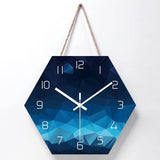 horloge murale scandinave hexagonale bleu  avec chiffres blanc épuré
