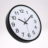 horloge simple noire a quartz