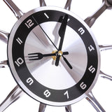 zooom sur le cadran Horloge murale cuisine vintage avec cadran noir et gris