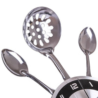 zoom sur la cuillere et louche de l'Horloge murale cuisine vintage avec cadran noir et gris